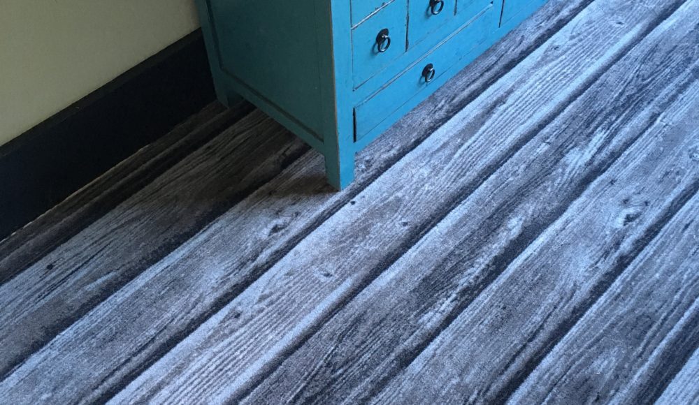 Halbmond reclaimed wood plank effect carpet